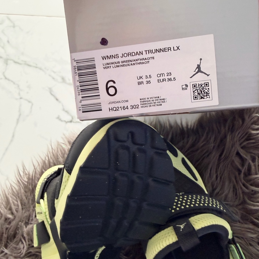 Jordan Trunner LX - Picture 9 of 9
